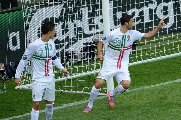 Helder Postiga trở thành cầu thủ thứ 5 ghi bàn ở 3 kỳ EURO.